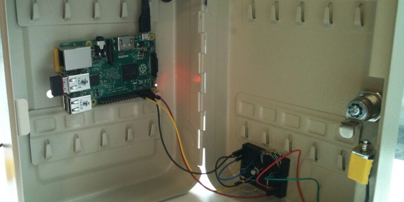 Safety deposit box with two-factor authentication