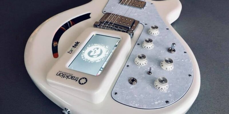 Raspberry Pi inside a guitar body - Spirit Animal