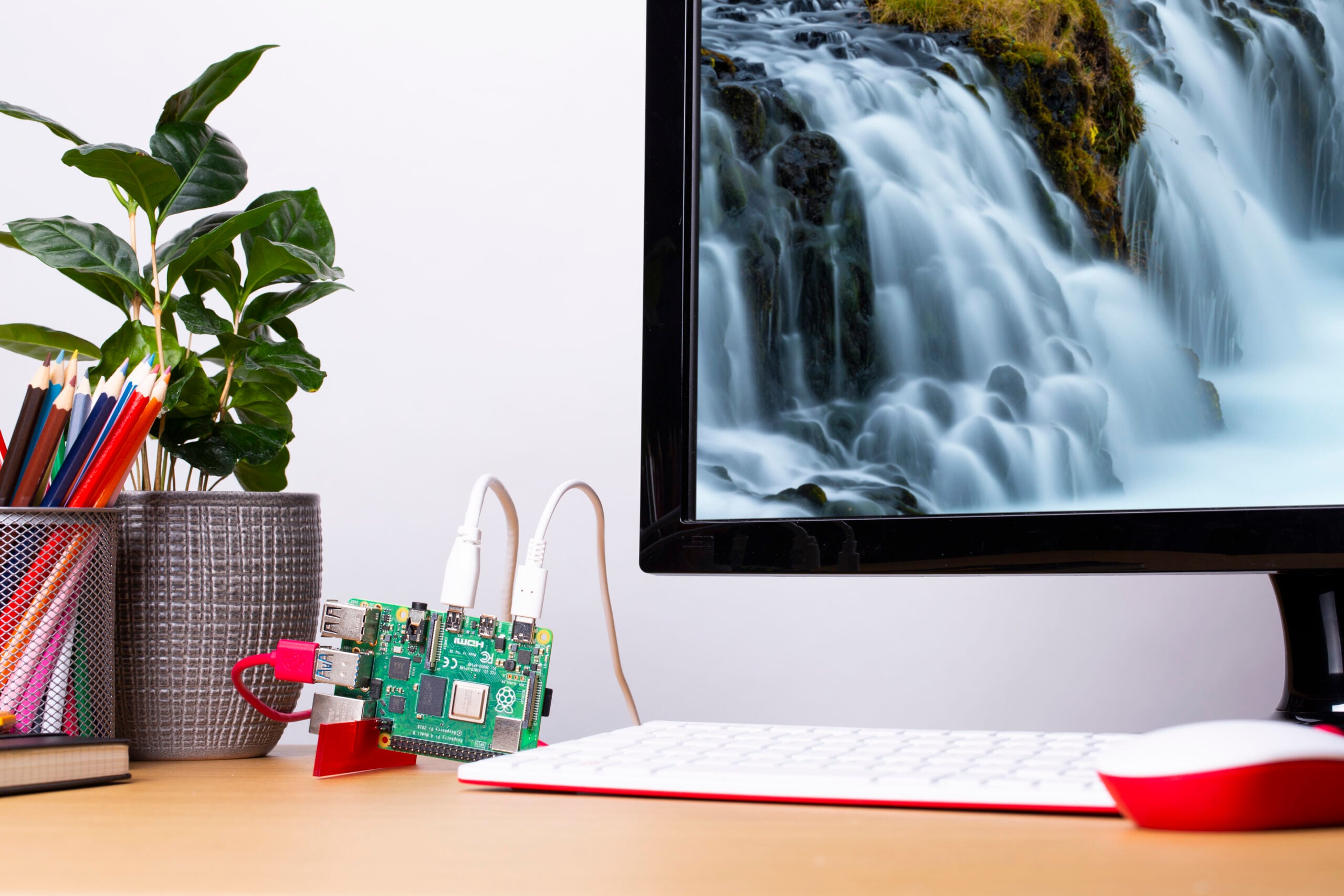 Free Raspberry Pi 4 cooling stand with The MagPi 90! - Raspberry Pi