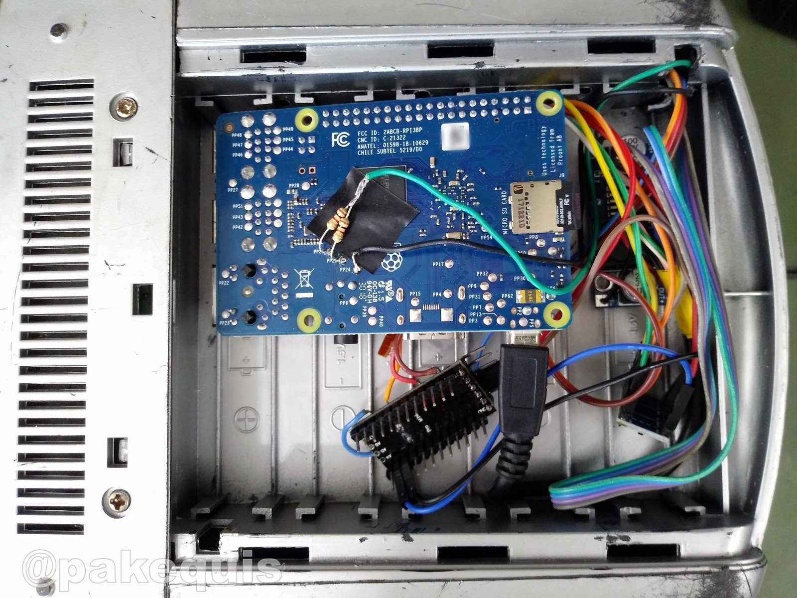 Retrofitted tube TV loops black and white movies Raspberry Pi