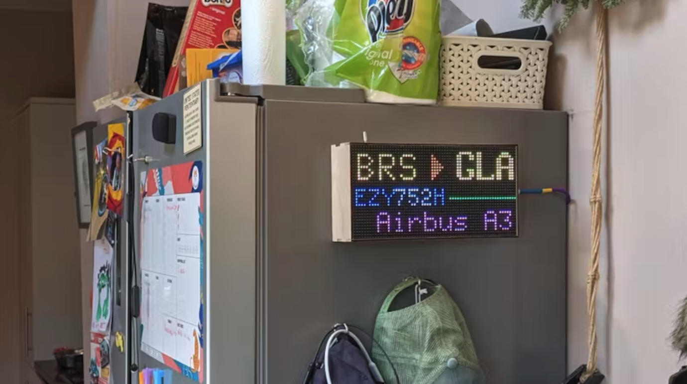 Giant fridge tracks flights Raspberry Pi