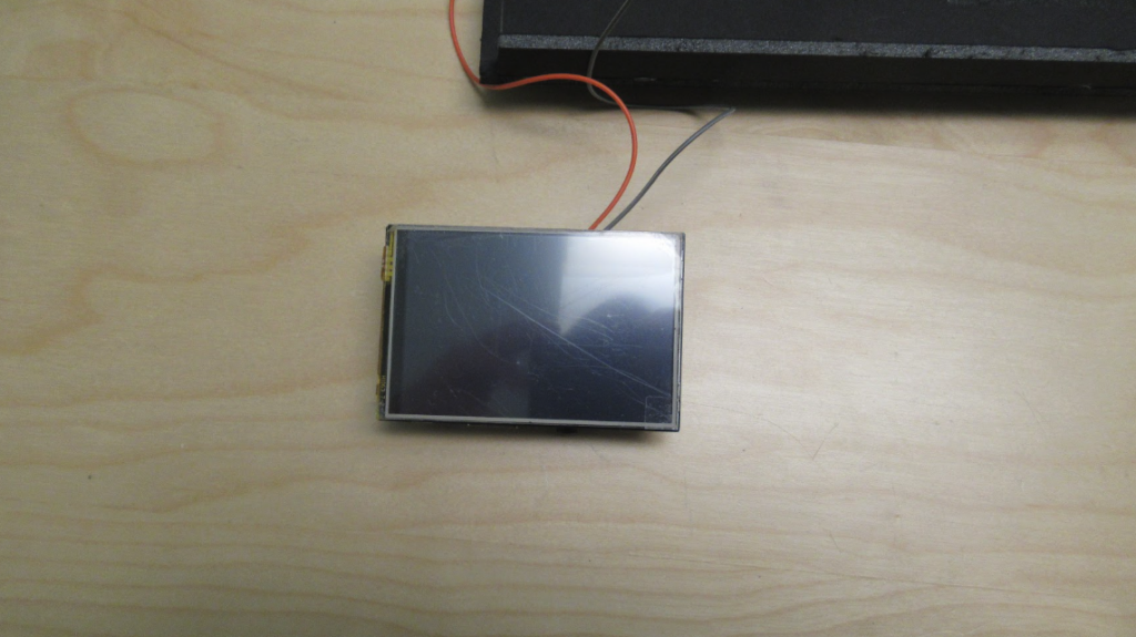 A simple 3.5” screen is used to in the illusion