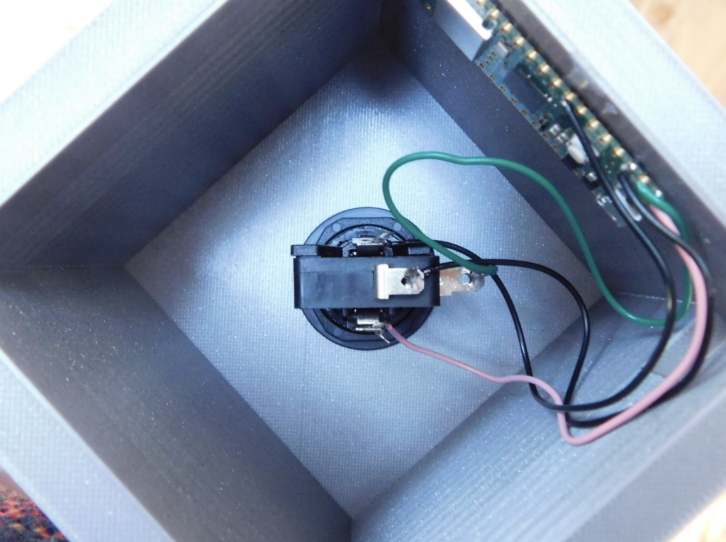 Figure 1. The button has five connections – we use four of them