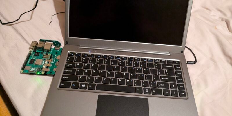 Laptop dock CrowView Note now on Kickstarter