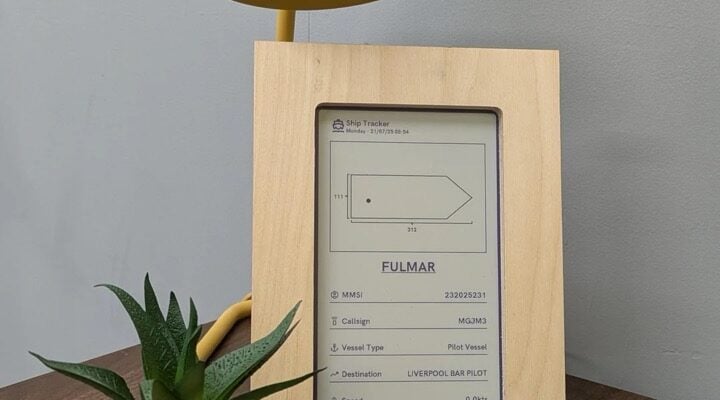 E-ink shipping monitor