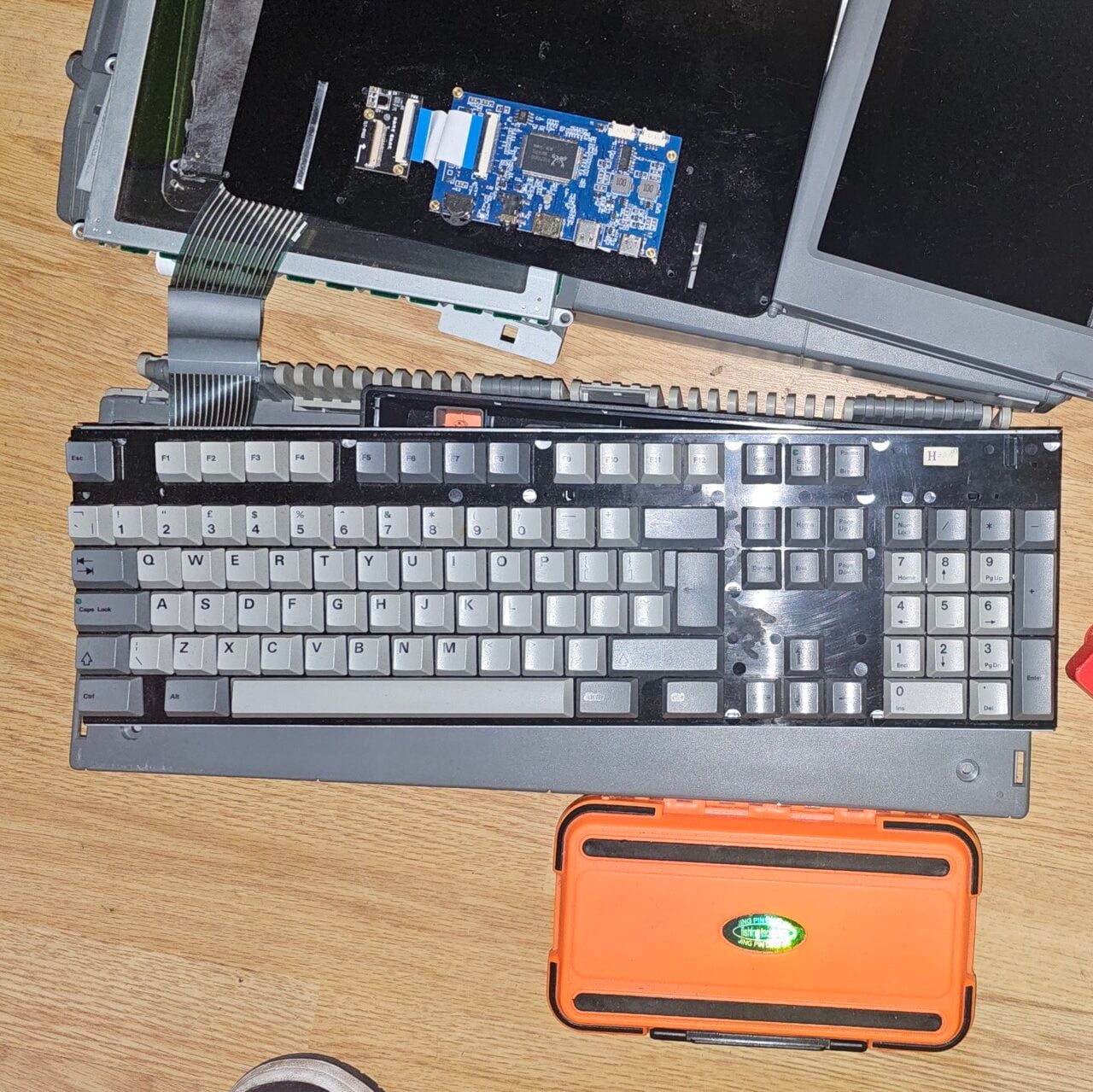 Amstrad PPC 640 cyberdeck gets a Raspberry Pi makeover - Raspberry Pi
